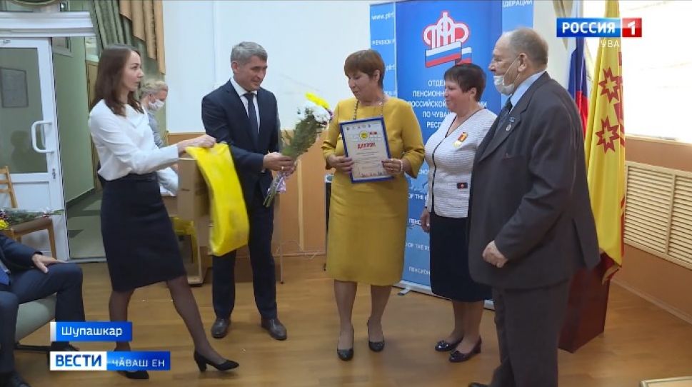 Олег Николаев Раҫҫей Пенси фончӗн Шупашкарти уйрӑмӗн ӗҫӗ-хӗлӗпе паллашрӗ 