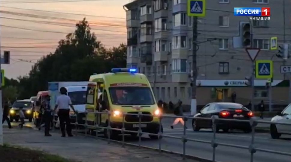 В Чебоксарах водитель грузовика наехал на ребенка на пешеходном переходе