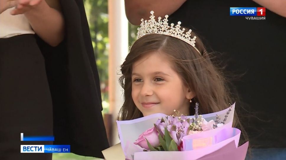 Шупашкарти Николаев паркӗнче хӗрачасем хушшинче ирттернӗ пултарулӑх конкурсне пӗтӗмлетрӗҫ