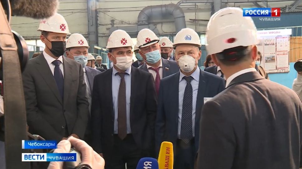 Денис Мантуров и Олег Николаев обсудили вопросы поддержки и развития экономики