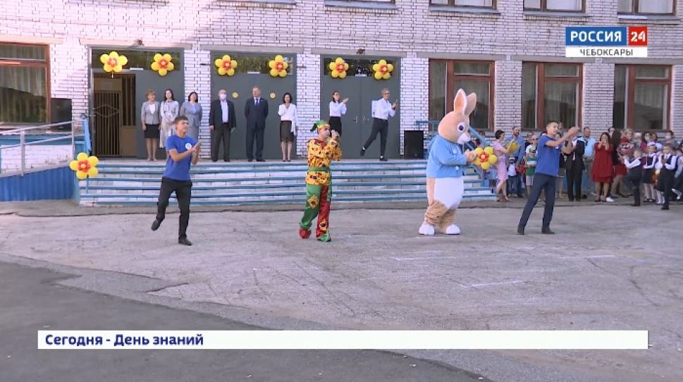 Ученики чебоксарской школы №38 отметили День знаний танцами и песнями