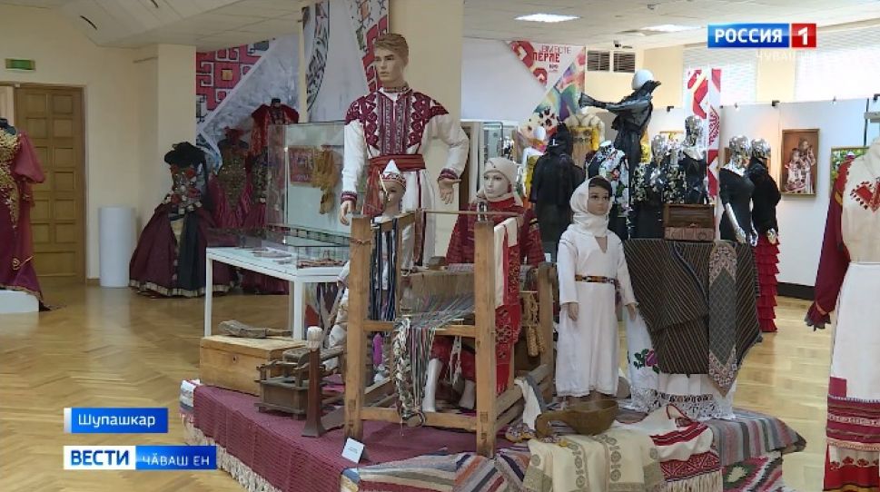 Чӑваш наци музейӗнче "Ӗмӗрсен ытарайми ахахӗ" наци костюмӗн  регионсем хушшинчи фестивалӗ пырать 