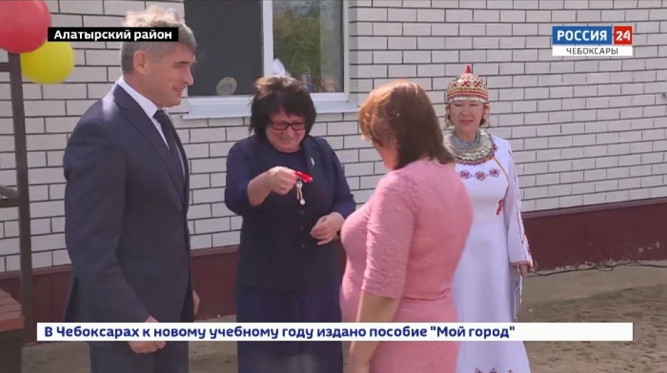 Многодетная семья из поселка Алатрыского района получила ключи от дома