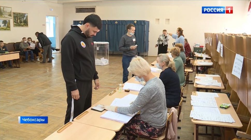 Чебоксарцы с самого утра идут голосовать на избирательные участки