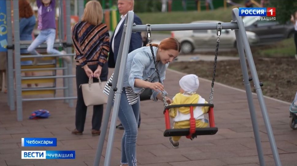 В Чебоксарах вместо заброшенных гаражей построили детскую площадку