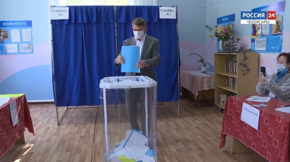 Врио Главы Чувашии Олег Николаев проголосовал на выборах