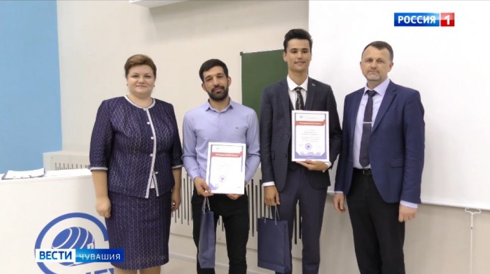 Студентам ЧГУ вручили благодарности за спасение женщины