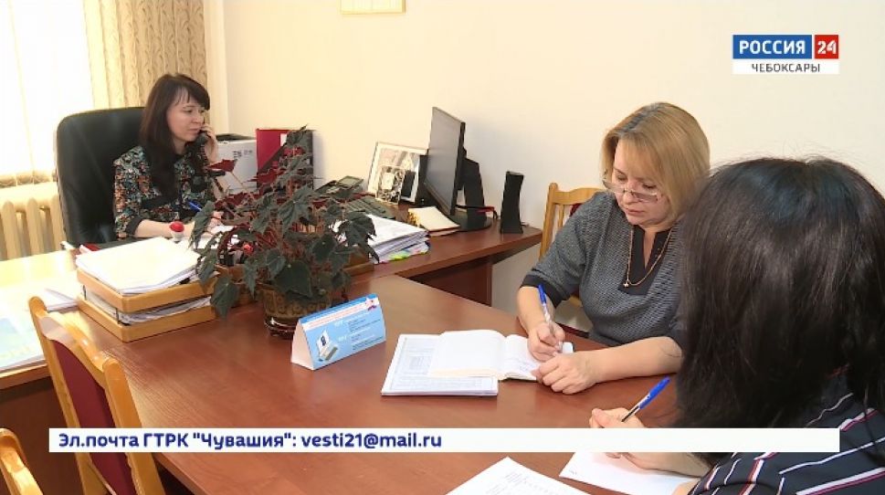 В УПФР в Чебоксарах провели горячию линию для пенсионеров