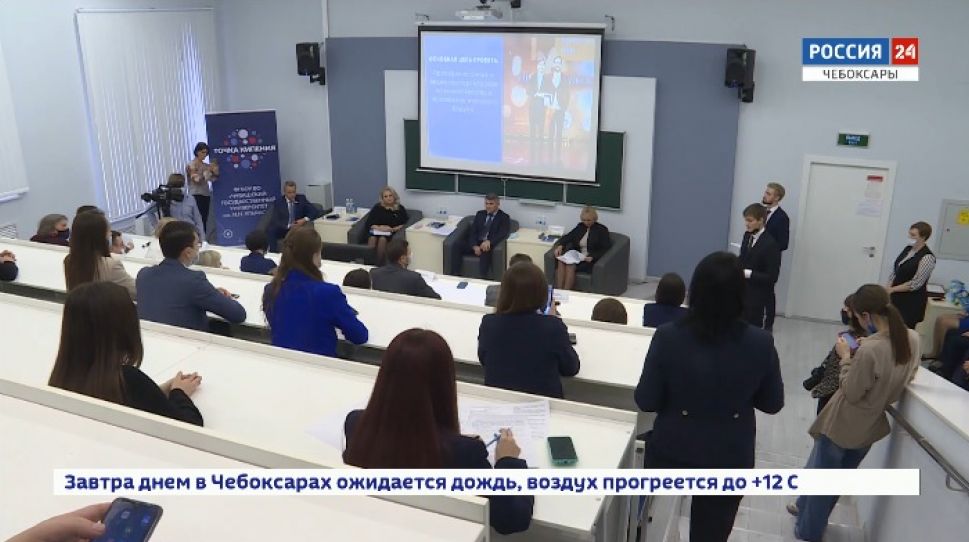 Победители форума «iВолга» представили свои проекты Олегу Николаеву