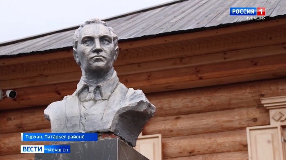 Ентешӗпе мӑнаҫланса палӑк лартрӗҫ