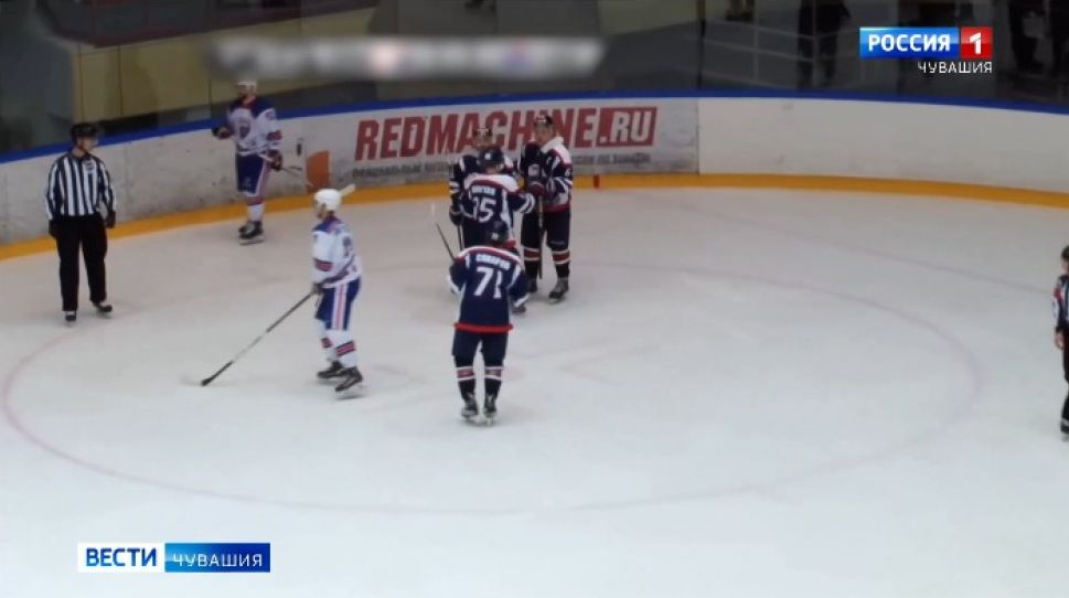 Родные стены не помогли: чебоксарские «богатыри» обыграли  в гостях саратовцев со счетом 7:4