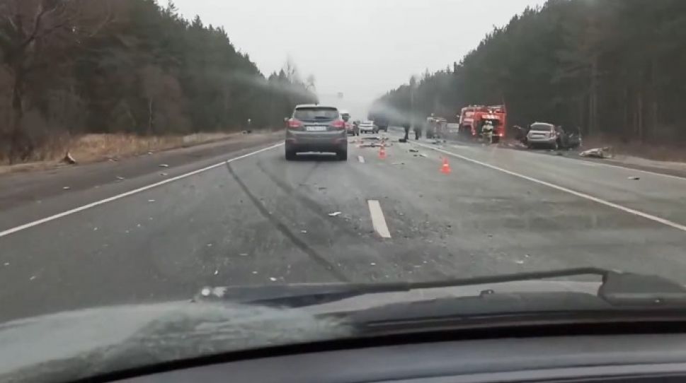 Страшное ДТП под Шихазанами: легковушка превратилась в груду металла