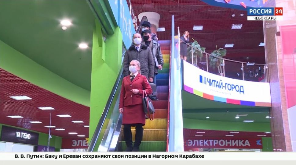 В Чебоксарах 11 мобильных групп проверяют соблюдение антиковидных мер