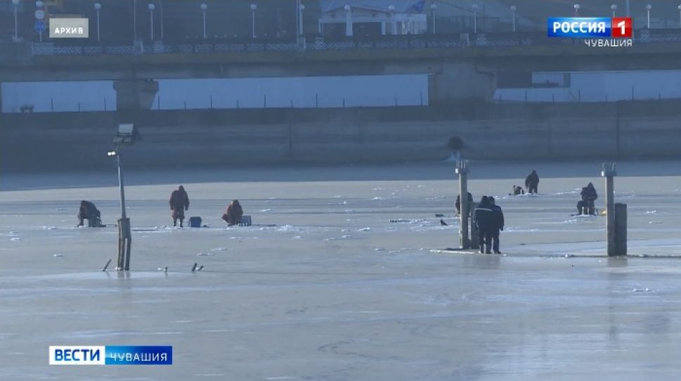 На чебоксарских водоемах устанавливают зимние знаки безопасности 