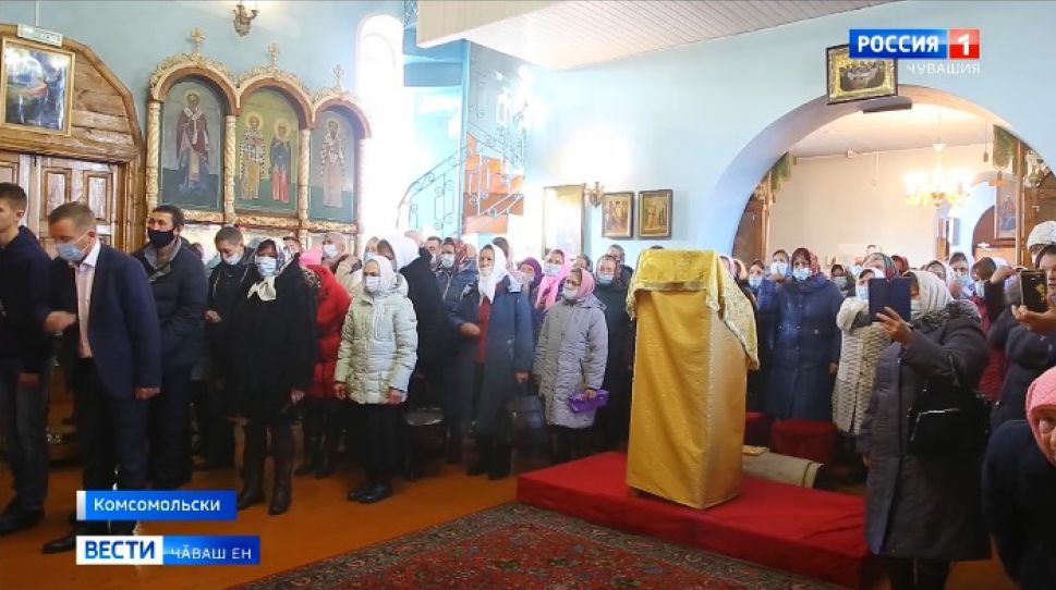 Христос Туррӑмӑр пӗлӗт ҫине ҫӗкленнине халалласа лартнӑ Комсомольскинчи чиркӗве уҫнӑранпа 20 ҫул ҫитрӗ 