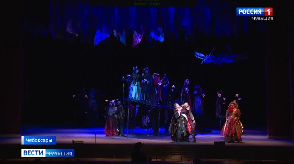 В Чебоксарах на сцене Tеатра оперы и балета прошла опера Верди "Бал-маскарад"