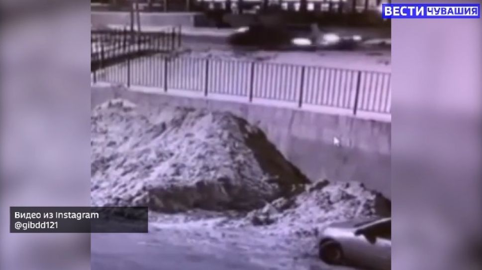 В Чебоксарах на пешеходном переходе сбили девушку