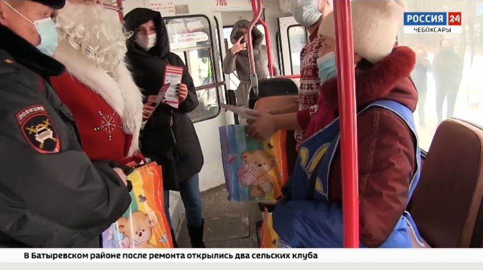 В Чебоксарах Полицейский Дед Мороз заступил на службу