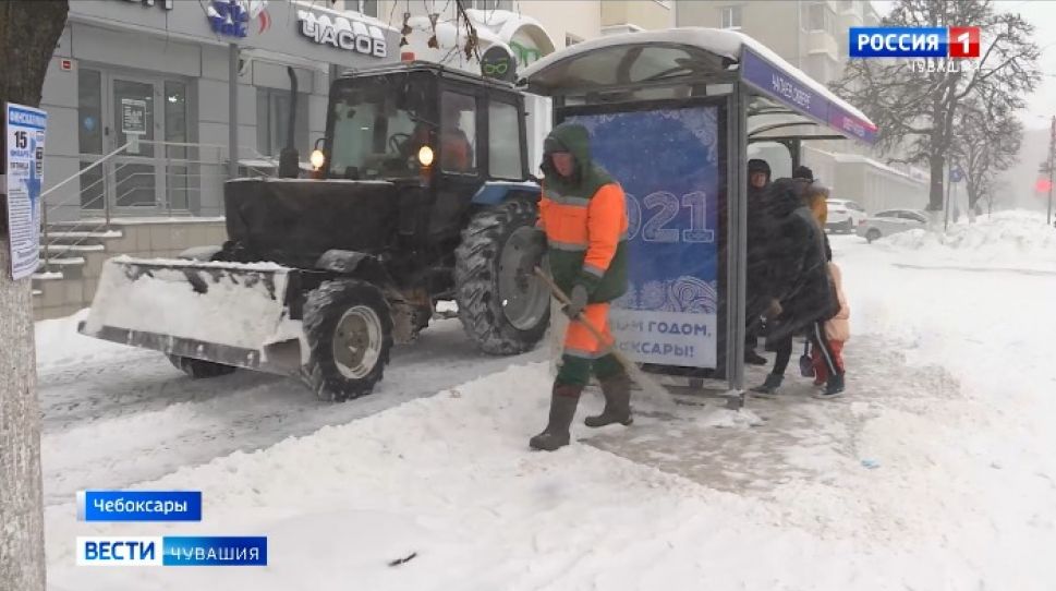 Полторы тысячи рабочих устраняли последствия снегопада в Чебоксарах