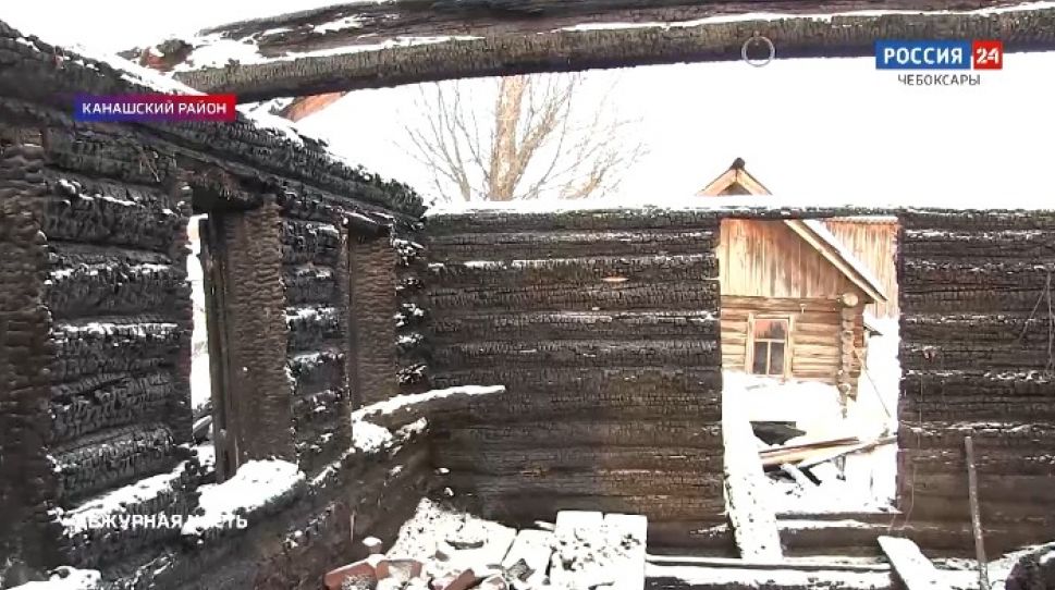 Сотрудник канашской полиции вытащил человека из горящего дома