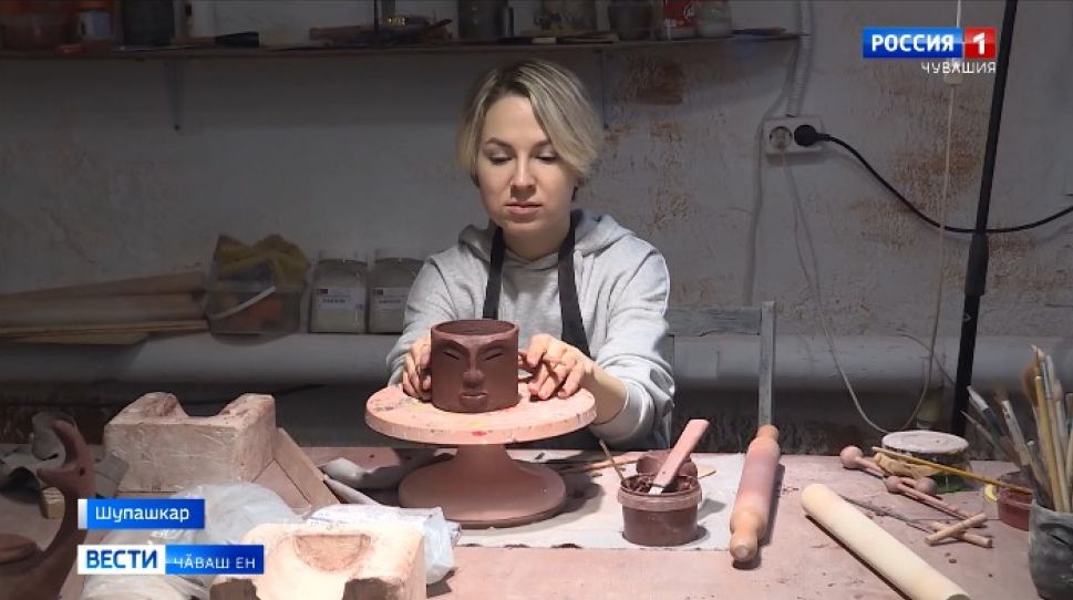 Шупашкарта пурӑнакан ҫамрӑк мӑшӑр тӑмран тӗрлӗ савӑт-сапа ӑсталать 