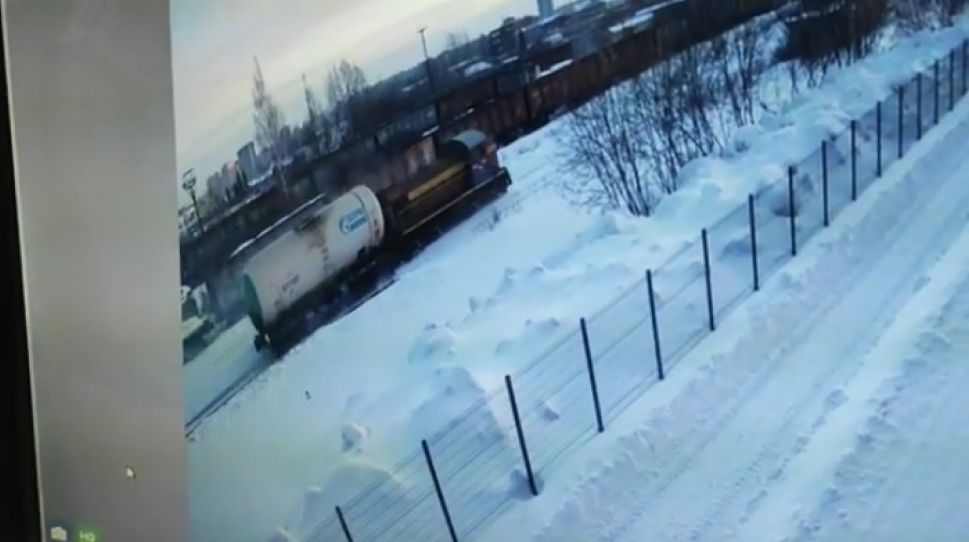 Как тебе такое, Илон Маск: в Чебоксарах поймали "беспилотную" цистерну 