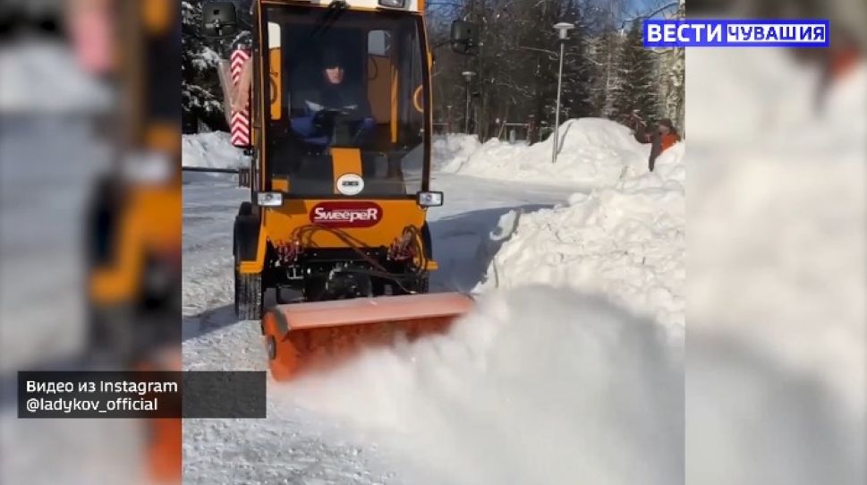 В Чебоксары поступили 4 многофункциональные уборочные машины
