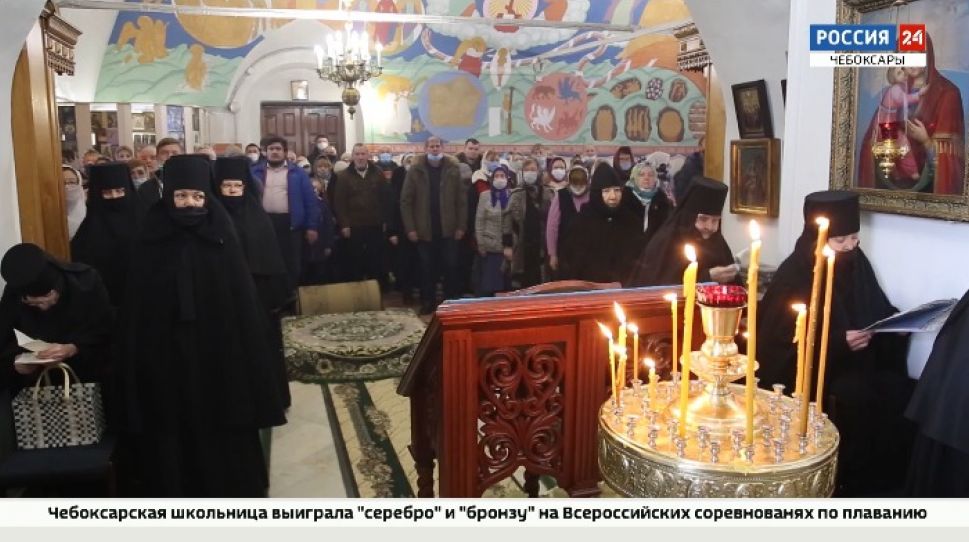 Православные верующие отмечают Сретение Господне