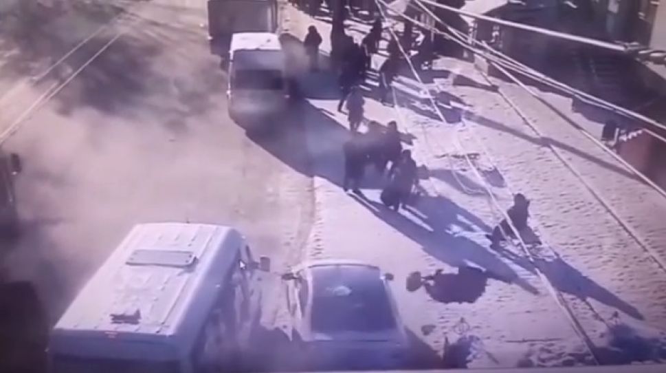 В Чебоксарах на остановке у Центрального рынка сбили женщину