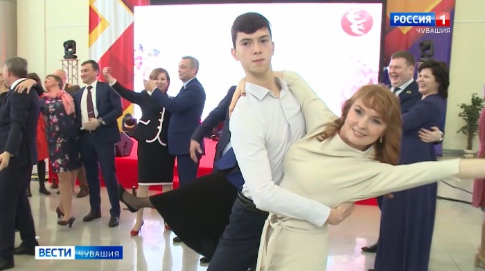 Женщин Чувашии поздравил глава региона
