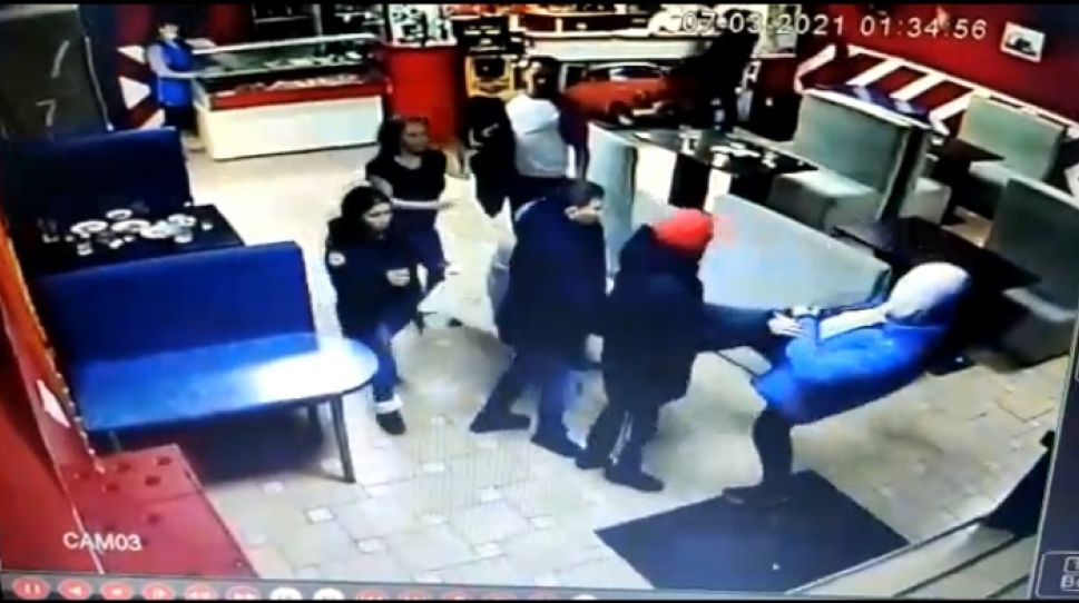 В Новочебоксарске полиция разыскивает мужчину, который пнул женщину в живот