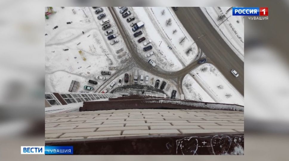 Медики борются за жизнь мальчика, выпавшего с новочебоксарской высотки