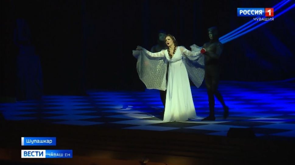 Сцена ӑстисем йӑлана кӗнӗ театр ӳнерӗн конкурсне пӗтӗмлетрӗҫ 