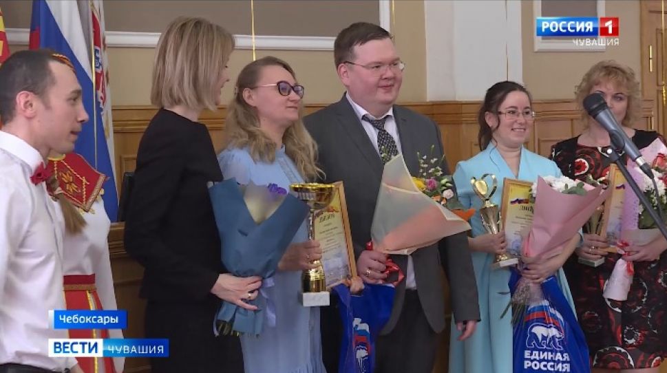 В столице Чувашии наградили лучших воспитателей и учителей города