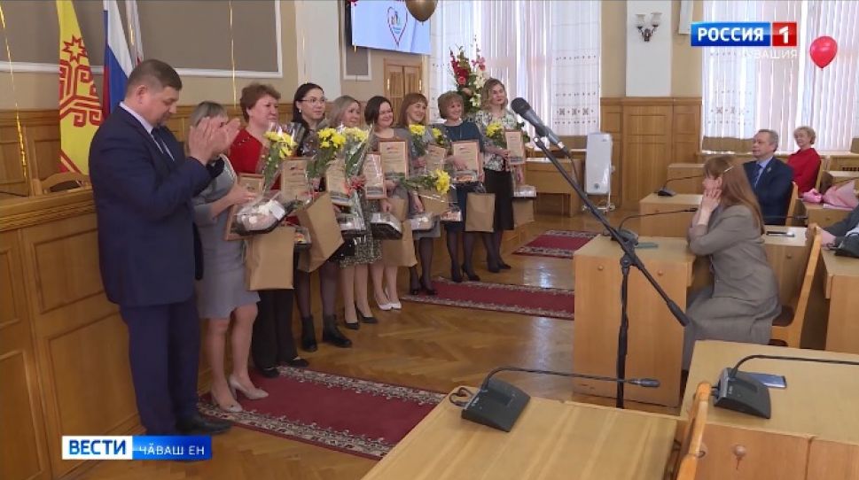 Шупашкарта педагогсен ӑсталӑх конкурсӗсене пӗтӗмлетрӗҫ