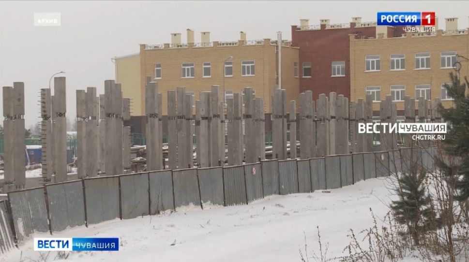 Строительство проблемного дома в Соляном затягивается из-за ареста участка