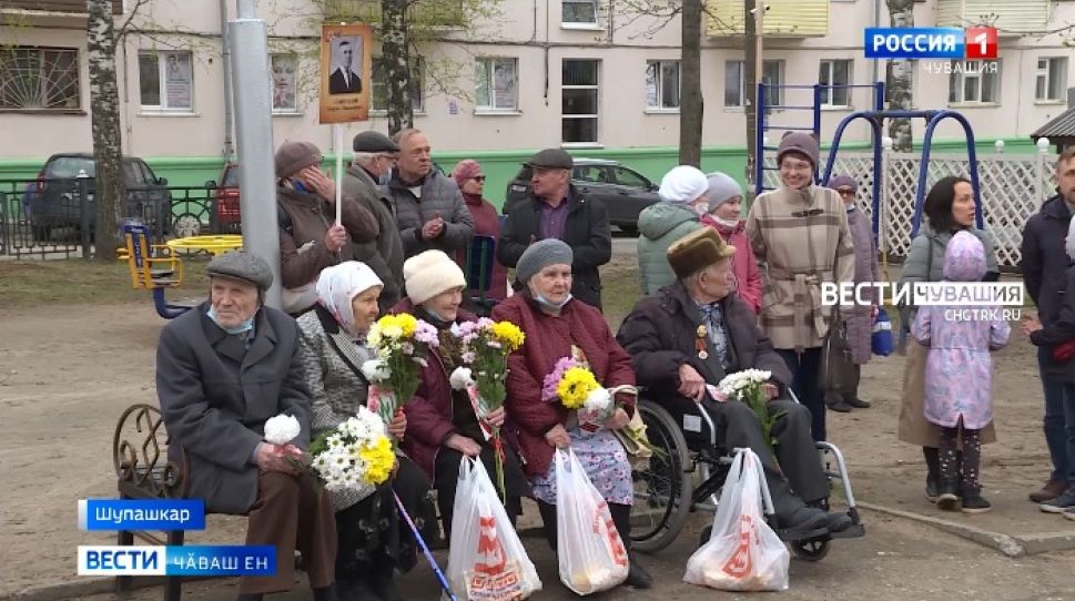 Юрӑ-кӗвӗпе тав тӑваҫҫӗ