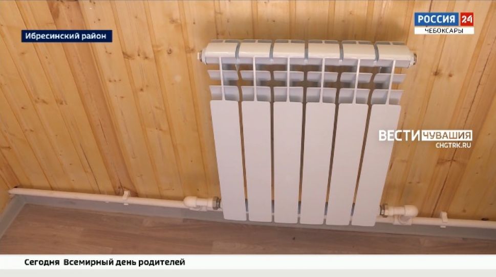 Многодетную семью из Ибресинского района хотели поселить в доме без отопления