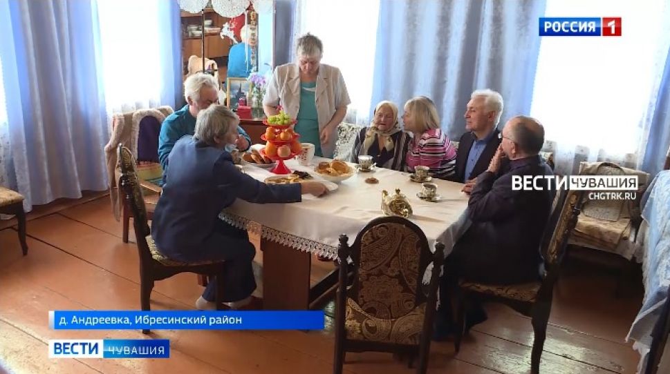 100-летняя долгожительница из Ибресинского района поет песни и читает стихи на память