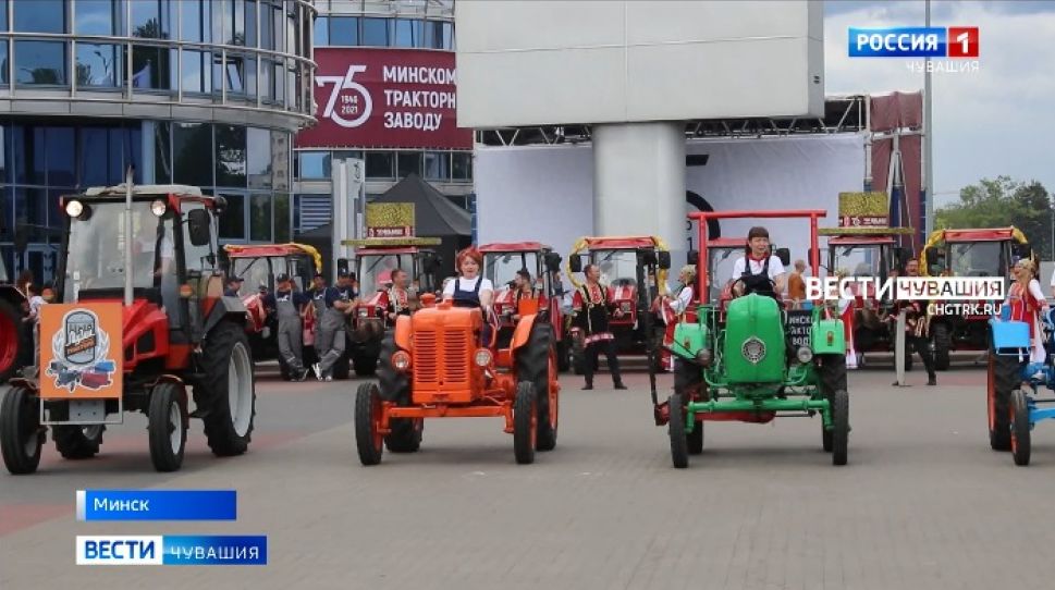Чувашские ретро-тракторы показали на выставке в Минске