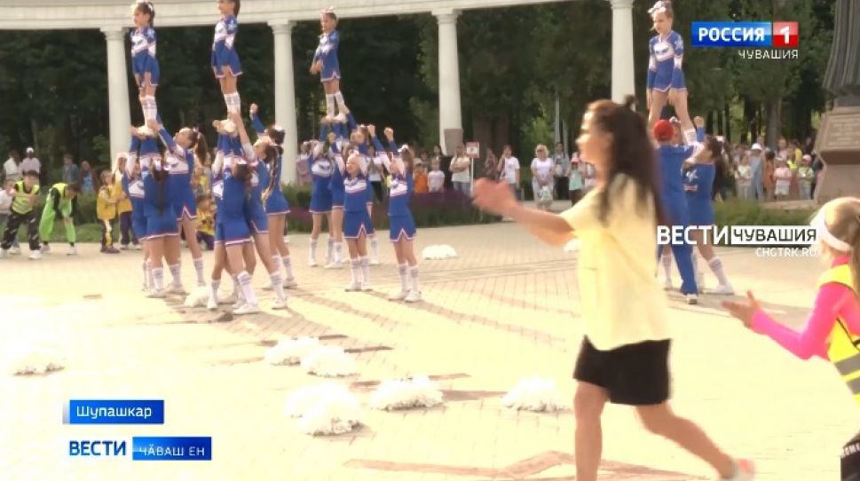 "Амазони" паркра "Чӑваш Ен ҫул-йӗр хӑрушсӑрлӑхӗшӑн" ятпа ташӑ флешмобӗ иртрӗ 
