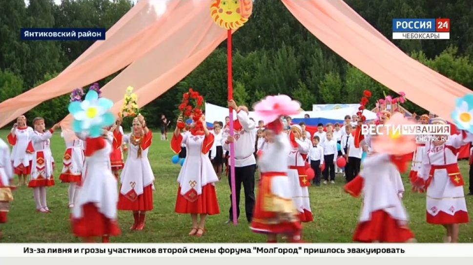 С песнями и танцами жители Чувашии отметили традиционный праздник Акатуй