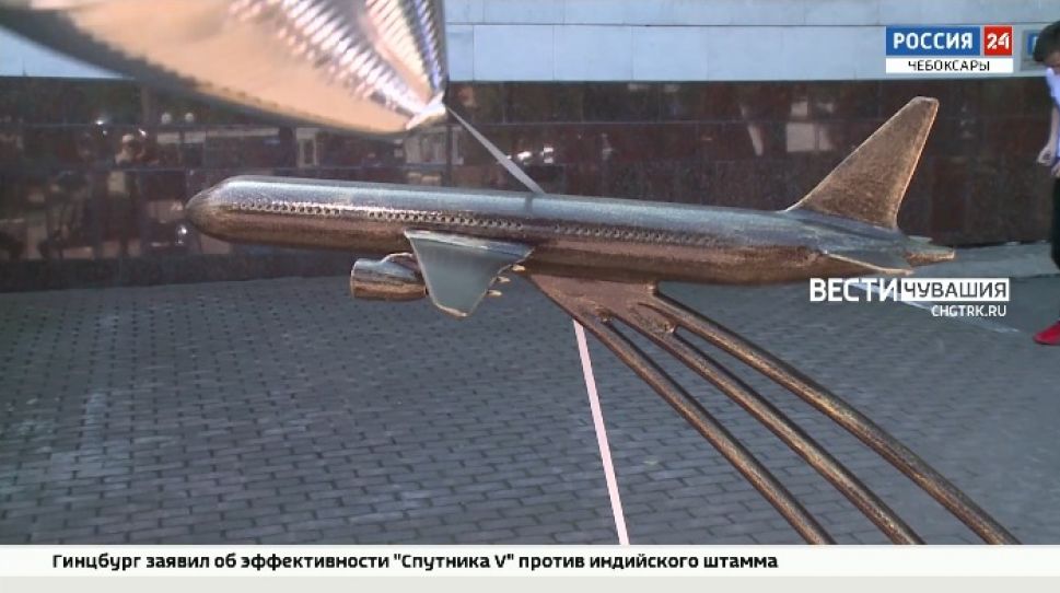 В честь Героя России Дамира Юсупова в Чебоксарах открыли арт-скамейку