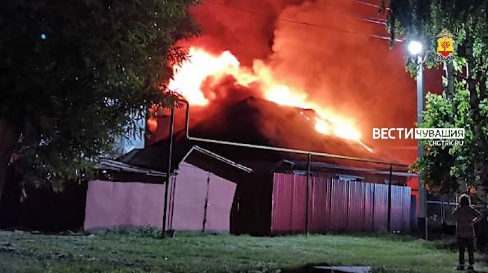 Сотрудник полиции Чувашии спас семью с детьми от гибели в пожаре