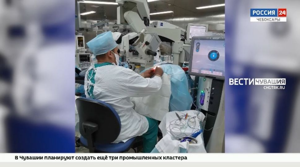 В Чебоксарах провели уникальную операцию по удалению катаракты