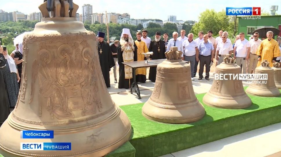 На строящийся в Чебоксарах храм Преподобного Сергия Радонежского водрузили колокола