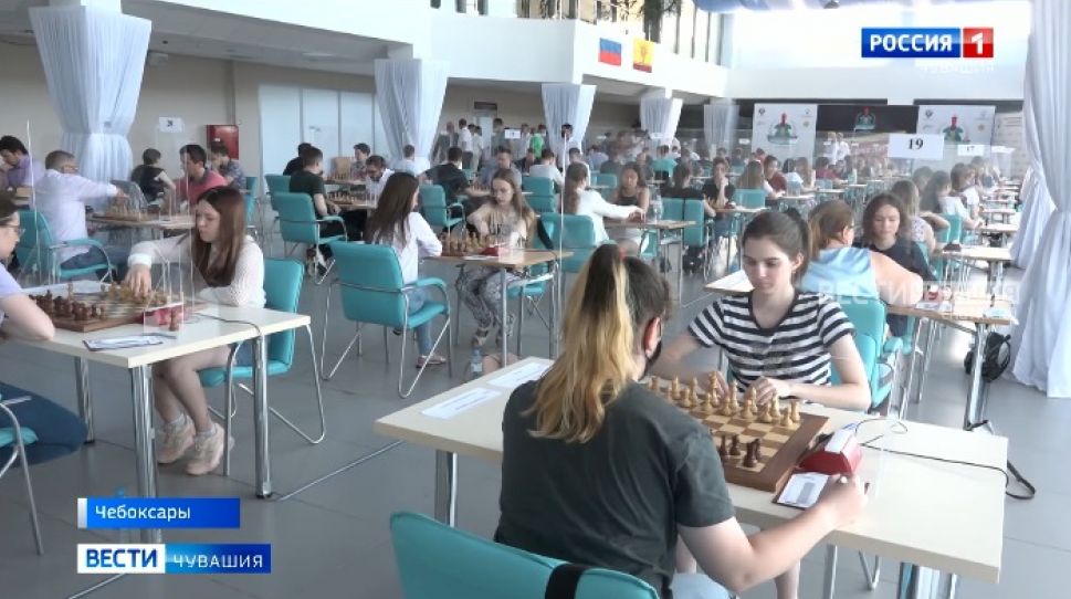 В Чебоксарах проходит шестой тур Высшей лиги чемпионата России по шахматам