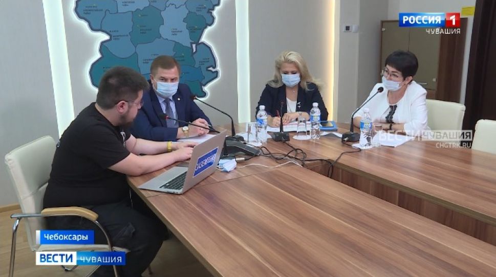 В Чувашии прошла "Прямая линия", посвященная вопросам вакцинации от COVID-19