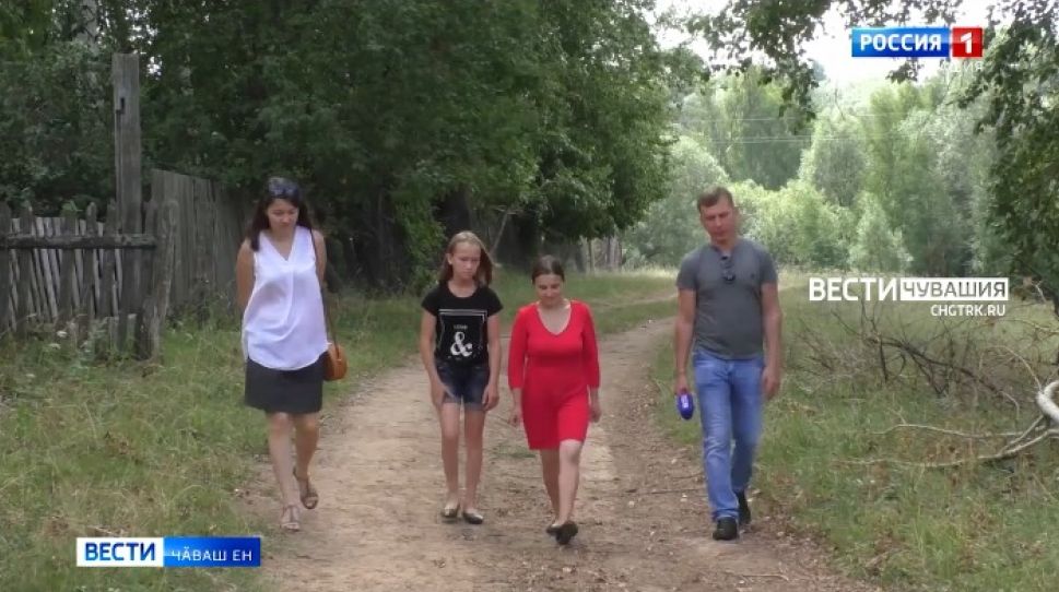 Волонтерсен республикӑри пӗрлехи центрӗ Ҫӗрпӳ районӗнчи Ӗмпӗрт Туҫара пурӑнакана пулӑшнӑ 