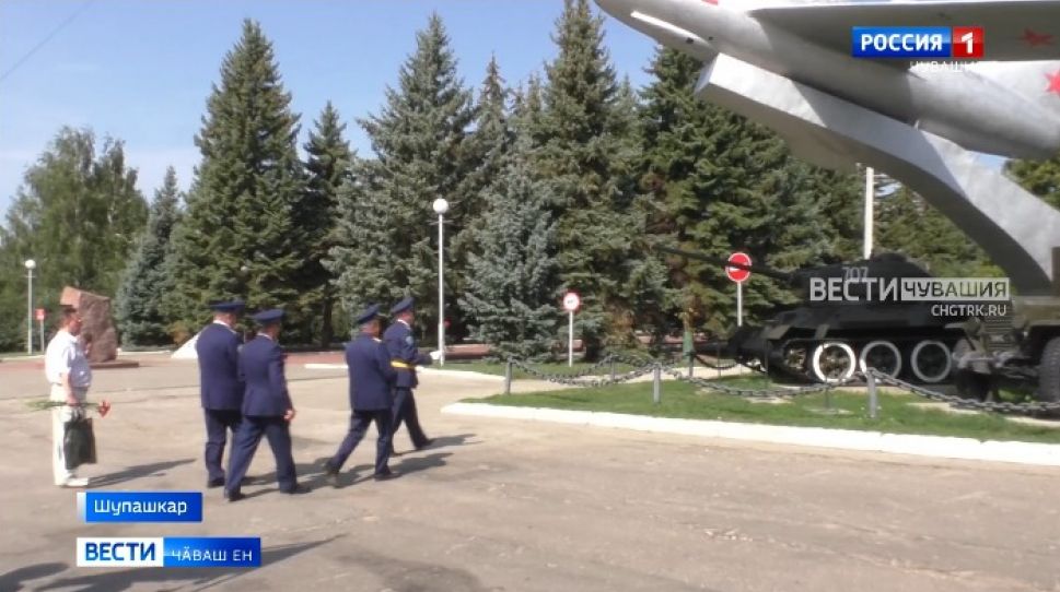 Ҫӗршывра сывлӑшпа космос ҫарӗсен уявне паллӑ турӗҫ